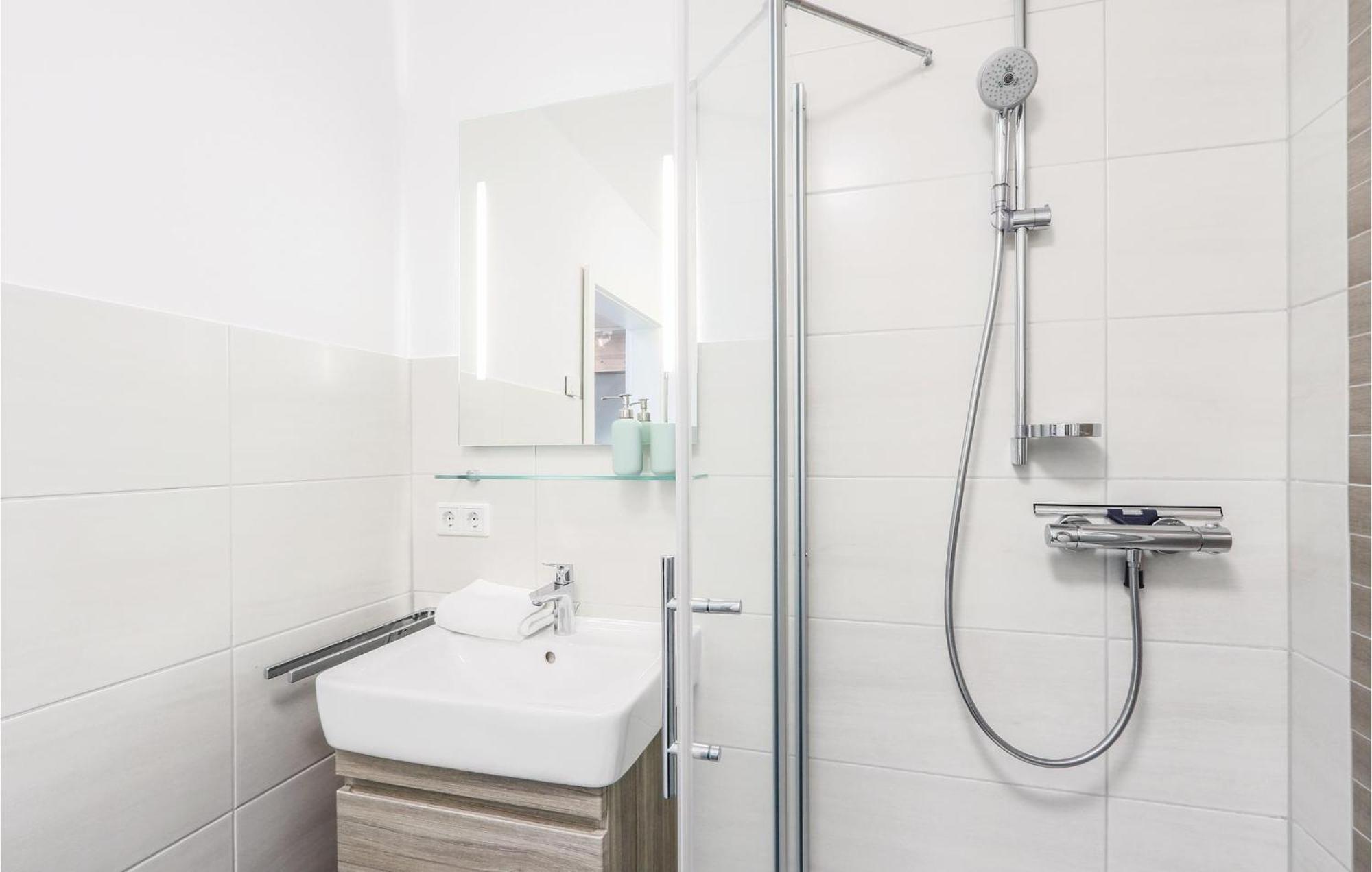 Amazing Apartment In Dagebuell With Kitchenette Eksteriør billede